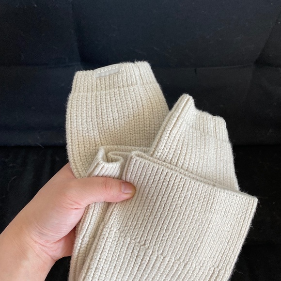 Lululemon Women's Ribbed Knit Merino Wool-Blend Leg Warmer - Picture 1 of 3